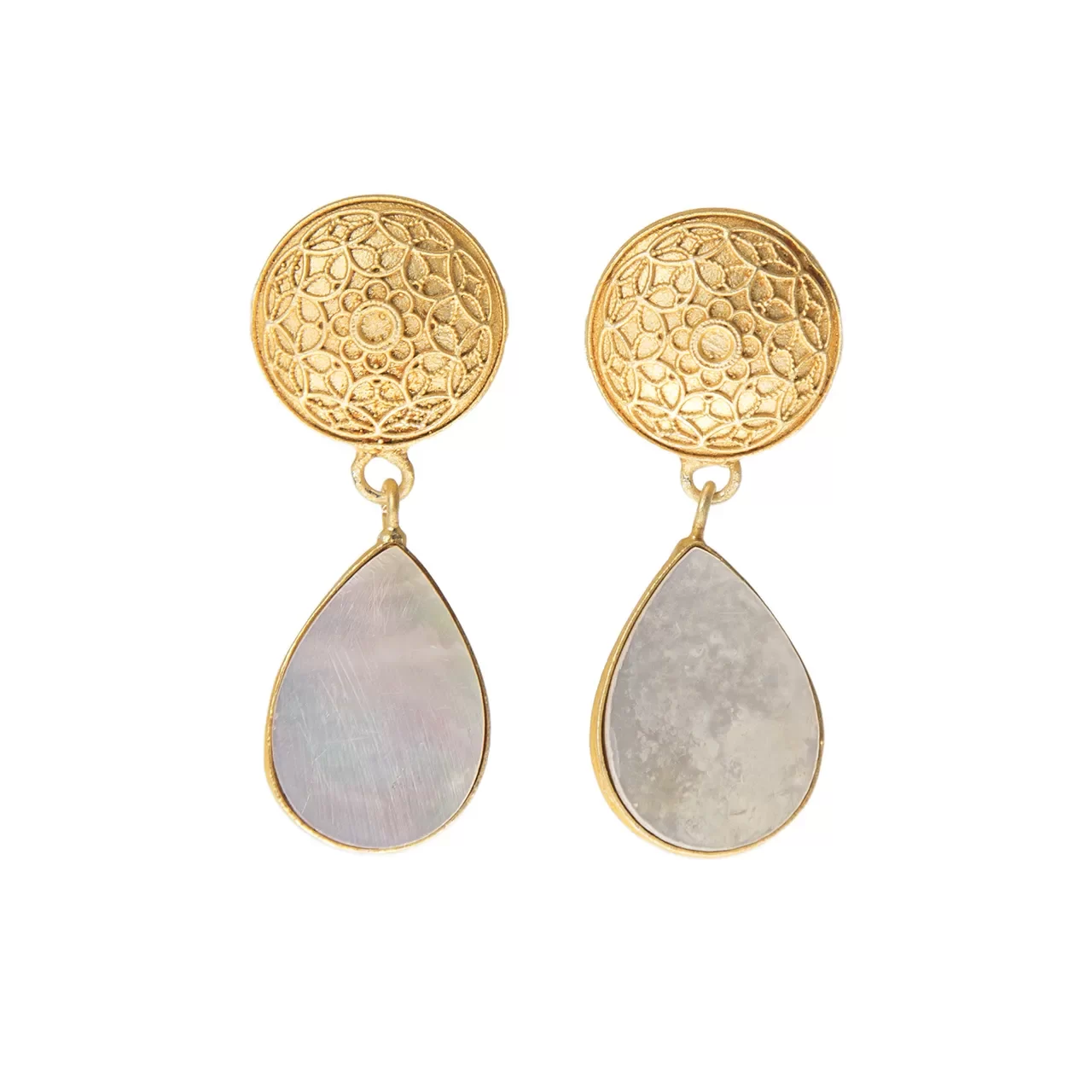 two pair of earings with the top part beign two gold circles and the down part that is linked with the top with a gold link is a grey gemstone with a gold outline